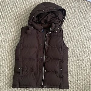 Gap puffer vest with removable hood